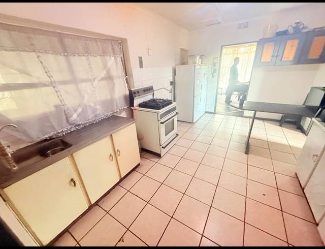 8 BEDROOM HOUSE FOR SALE IN VANDERBIJLPARK CE 5